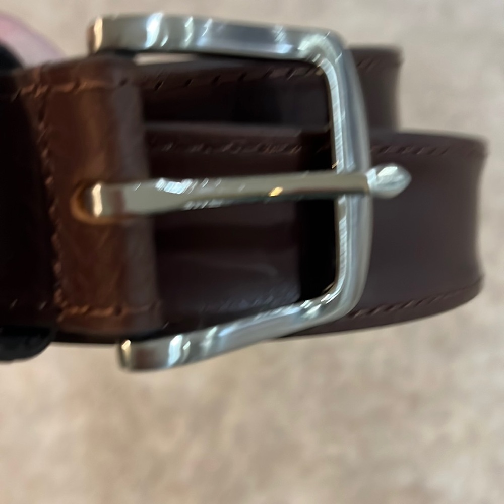 Mens brown leather belt.